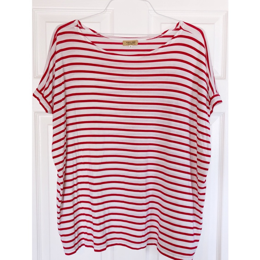 Red & white striped PIKO top. Size small.